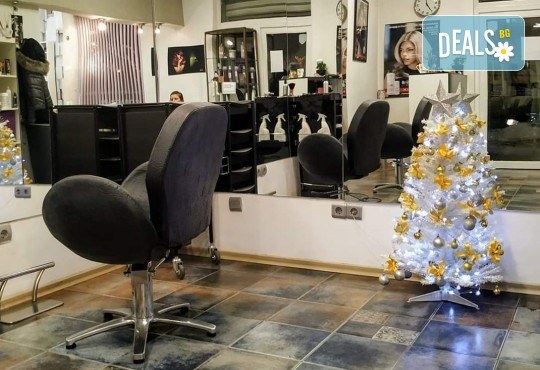 Красиво лице! Почистване и оформяне на вежди, нанасяне на пилинг и златна маска за лице в студио Нова - Снимка 6