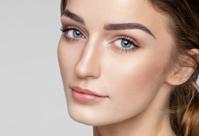 Красиво лице! Почистване и оформяне на вежди, нанасяне на пилинг и златна маска за лице в студио Нова