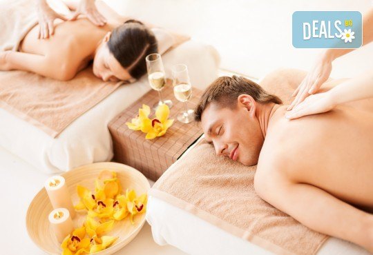 90 минути Любовен елексир! Синхронен масаж за двама с вана, масло от ягоди и шампанско, цветна романтика и комплимент бяло вино Шардоне от Senses Massage & Recreation - Снимка 1