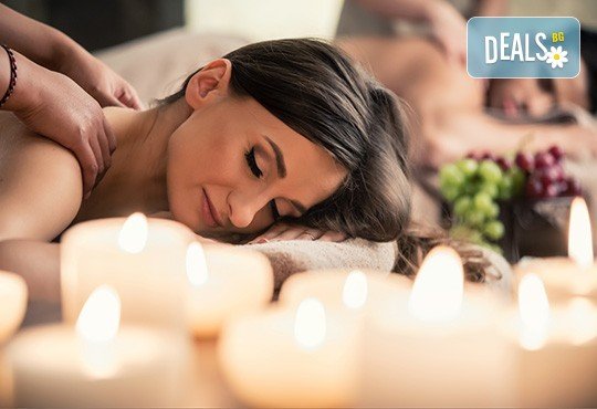 90 минути Любовен елексир! Синхронен масаж за двама с вана, масло от ягоди и шампанско, цветна романтика и комплимент бяло вино Шардоне от Senses Massage & Recreation - Снимка 4