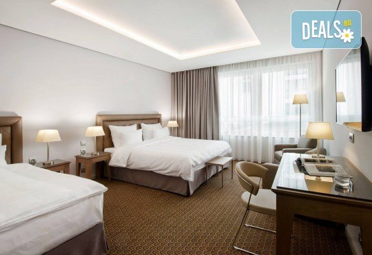 Великден в Златна Прага! 4 нощувки със закуски в Hotel Royal Prague 4*, самолетен билет и трансфери, пешеходни обиколки с екскурзовод на български - Снимка 17