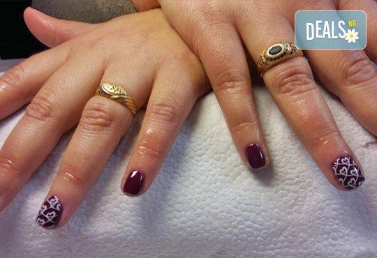 Маникюр за Св. Валентин с гел лак BlueSky, с 2 или 4 декорации, вграждане на камъчета и надпис от Салон Мечта! - Снимка 8