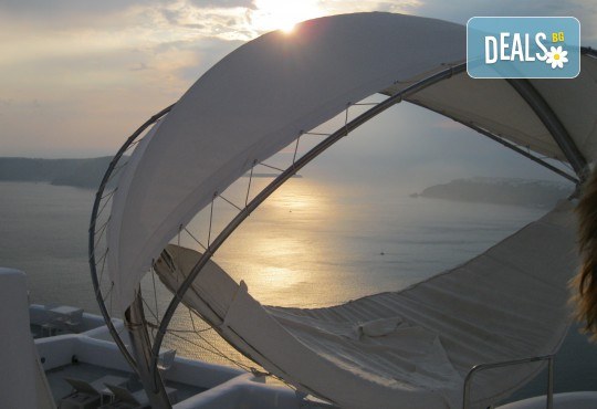 Посрещнете Великден на романтичния остров Санторини! 4 нощувки със закуски в хотел 3*, транспорт и водач от Данна Холидейз - Снимка 14