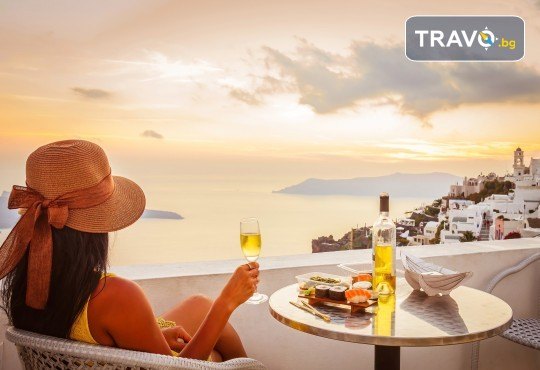 Романтична почивка през лятото на остров Санторини! 4 нощувки със закуски в хотел 3*, транспорт и водач от Данна Холидейз - Снимка 3