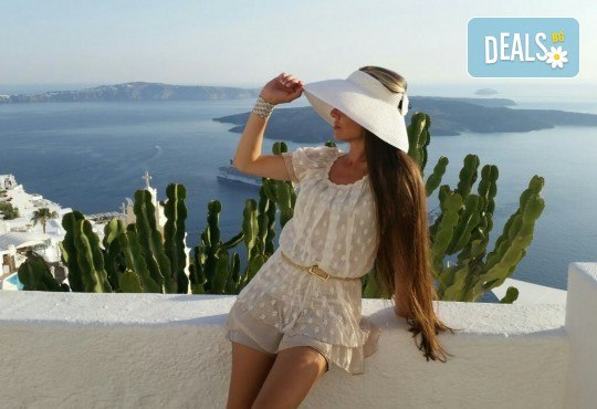 Романтична почивка през лятото на остров Санторини! 4 нощувки със закуски в хотел 3*, транспорт и водач от Данна Холидейз - Снимка 15