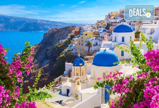 Романтична почивка през лятото на остров Санторини! 4 нощувки със закуски в хотел 3*, транспорт и водач от Данна Холидейз - Снимка 4