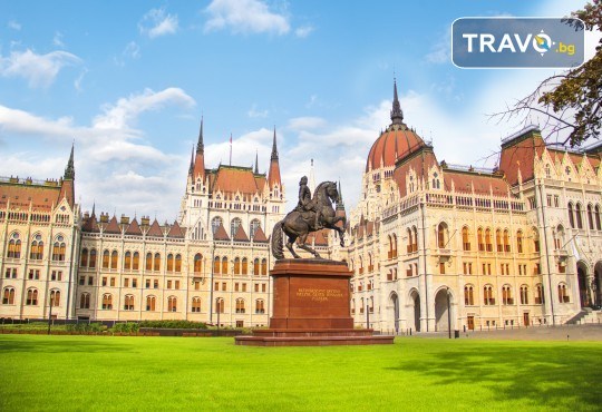 Екскурзия през май или юли до Прага и Будапеща с Комфорт Травел! 5 нощувки и закуски, транспорт и обиколки на Виена и Братислава - Снимка 1