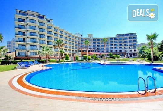 Ранни записвания за лятна почивка в L'Ambilance Royal Palace Hotel 4*, Кушадасъ! 7 нощувки на база All Inclusive, възможност за транспорт - Снимка 1