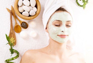 Подмладяващ масаж 3 в 1 на лице, деколте и шия + маска с колаген и водорасли и линфодренаж в студио за красота Нова