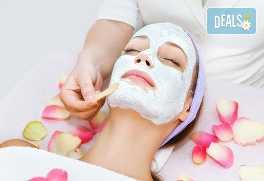 Подмладяващ масаж 3 в 1 на лице, деколте и шия + маска с колаген и водорасли и линфодренаж в студио за красота Нова - Снимка 4