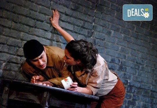 Гледайте Силвия Лулчева и Николай Луканов в Любовна песен на 29.02 от 19 ч. в Младежки театър, камерна сцена, 1 билет! - Снимка 5