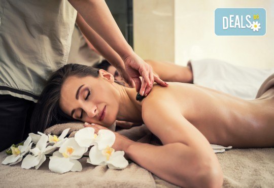 Подарете с любов! 120-магично кокосово изкушение за влюбени двойки с пилинг, масаж и Hot Stone терапия в център Green Health - Снимка 2