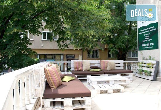 Подарете с любов! 120-магично кокосово изкушение за влюбени двойки с пилинг, масаж и Hot Stone терапия в център Green Health - Снимка 5