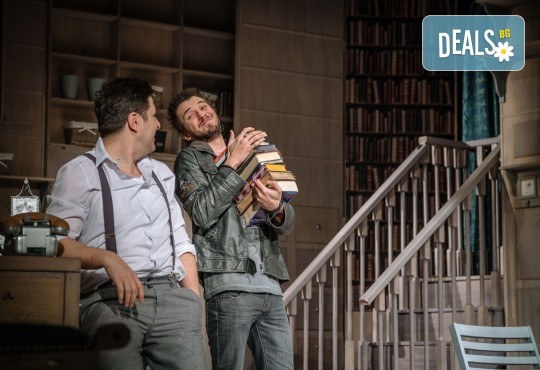 Гледайте Асен Блатечки и Малин Кръстев в постановката Зимата на нашето недоволство на 28-ми февруари (петък) в Малък градски театър Зад канала! - Снимка 11