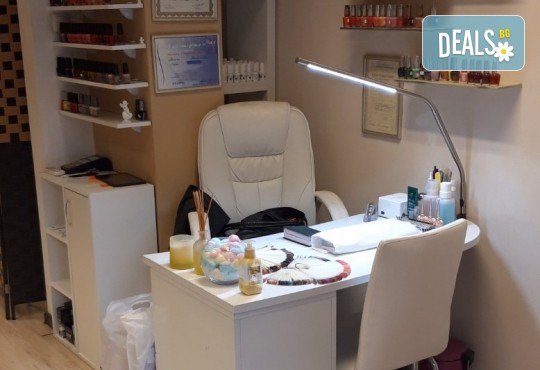 Маникюр с гел лак от богатите палитри на Gelish, Cucio, OPI, Nailover и Luxio, 2 рисувани декорации и по желание сваляне на стар гел лак в Artistic Studio - Снимка 10