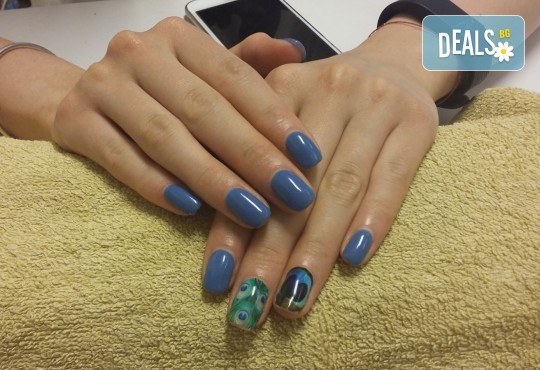 Маникюр с гел лак от богатите палитри на Gelish, Cucio, OPI, Nailover и Luxio, 2 рисувани декорации и по желание сваляне на стар гел лак в Artistic Studio - Снимка 4