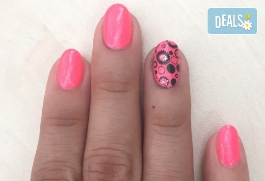 Маникюр с гел лак от богатите палитри на Gelish, Cucio, OPI, Nailover и Luxio, 2 рисувани декорации и по желание сваляне на стар гел лак в Artistic Studio - Снимка 5