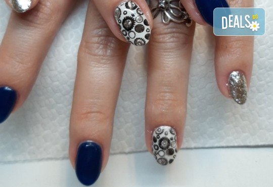 Маникюр с гел лак от богатите палитри на Gelish, Cucio, OPI, Nailover и Luxio, 2 рисувани декорации и по желание сваляне на стар гел лак в Artistic Studio - Снимка 8