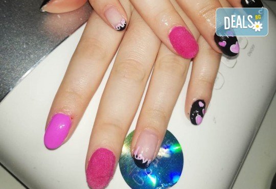 Сърцат маникюр! Рисуван маникюр с гел лак BlueSky, Shellac и CND с нежни сърца и надписи в Салон за красота Miss Beauty! - Снимка 4
