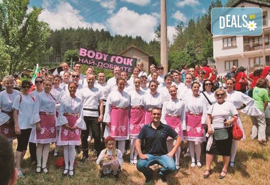 Танцувайте български хора и ръченици! 8 урока във Фолклорен клуб BODY FOLK в жк. Борово, Зала Пчела - Снимка 3