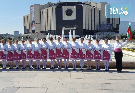 Танцувайте български хора и ръченици! 8 урока във Фолклорен клуб BODY FOLK в жк Надежда - Културен дом Надежда - Снимка 1