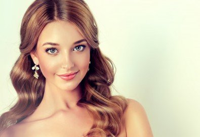 За здрава и видимо подхранена коса! Подстригване, кератинова терапия в три стъпки или с инфраред преса, по избор и оформяне на прическа със сешоар в салон за красота Diva!