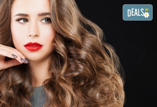 Подстригване, терапия с маска според типа коса, нанасяне на арганов спрей, арганово олио и оформяне на прическа със сешоар в салон Diva - Снимка 2