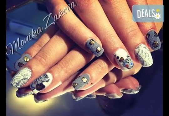 Бъдете неотразима с класически или френски маникюр с гел лак в цвят по избор, 2 ръчно рисувани декорации, терапия за ръце с парафинова свещ и бонус: сваляне на стар гел лак в студио Velesa - Снимка 3
