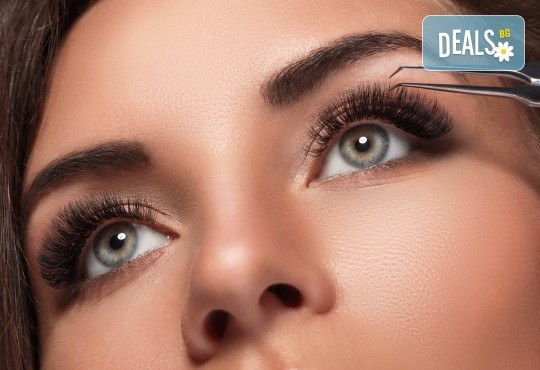 Красиви очи! Поставяне на класически мигли или Russian volume по метода Косъм по косъм в Студио за миглопластика Princess Lashes - Снимка 1