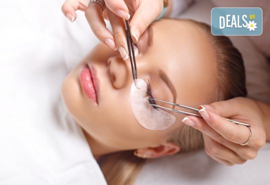 Красиви очи! Поставяне на класически мигли или Russian volume по метода Косъм по косъм в Студио за миглопластика Princess Lashes - Снимка 2
