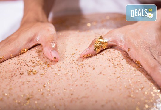 Лукс и романтика! Романтичен масаж за двама със златни частици и комплимент бяло вино в SPA център Senses Massage & Recreation - Снимка 3