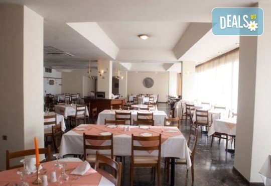 Почивка през лятото в Кавала на супер цена! 7 нощувки със закуски и вечери в Hotel Oceanis 3*, транспорт и трансфер до плажовете Амолофи, Неа Ираклица и Каламица - Снимка 11