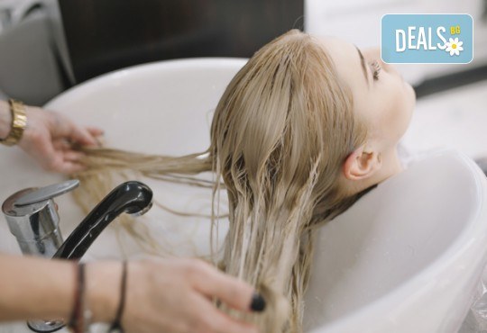Кератинова терапия за коса с инфраред преса, подстригване и оформяне със сешоар в салон за красота Diva - Снимка 4