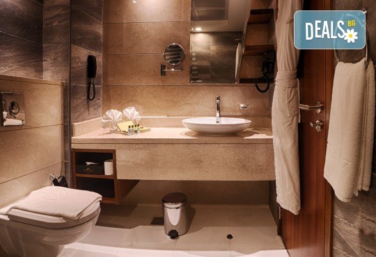 Майски празници в Дубай! 5 нощувки със закуски в Rose Park Hotel 4*, самолетен билет и трансфери, сафари в пустинята и круиз в Дубай Марина - Снимка 11