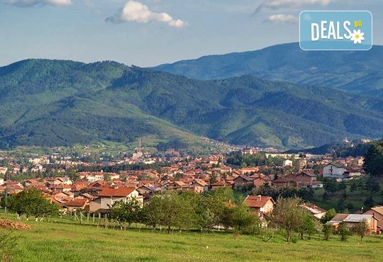 На разходка с родопска теснолинейка от Велинград до Разлог! Транспорт и екскурзовод от Глобул Турс - Снимка 3