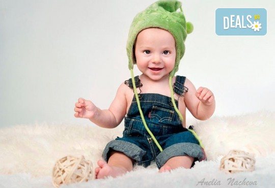 Семейна, детска или индивидуална фотосесия в студио, в дома на клиента или на открито от Фото Студио Амели - Снимка 2