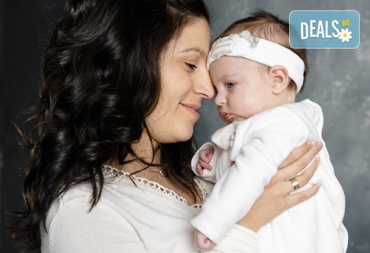 Семейна, детска или индивидуална фотосесия в студио, в дома на клиента или на открито от Фото Студио Амели - Снимка 9