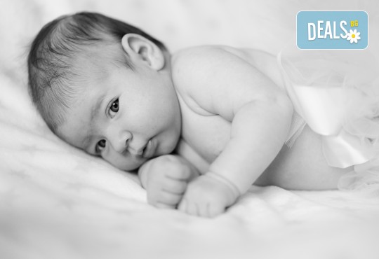 Семейна, детска или индивидуална фотосесия в студио, в дома на клиента или на открито от Фото Студио Амели - Снимка 11