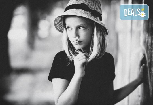 Семейна, детска или индивидуална фотосесия в студио, в дома на клиента или на открито от Фото Студио Амели - Снимка 1