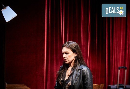 Гледайте Станка Калчева и Силвия Лулчева в „Като трохи на прозореца“ на 05.03. от 19 ч. в Младежки театър, камерна сцена, 1 билет - Снимка 5