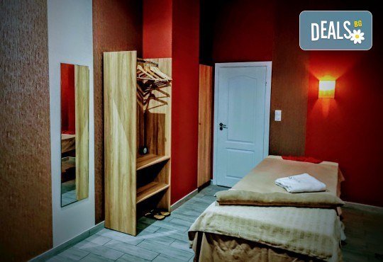 Отслабваща терапия за тяло с кофеинов пилинг, антицелулитен масаж, маска, кавитация и инфрачервена сауна в салон Thai Spa, Bulgaria mall - Снимка 8