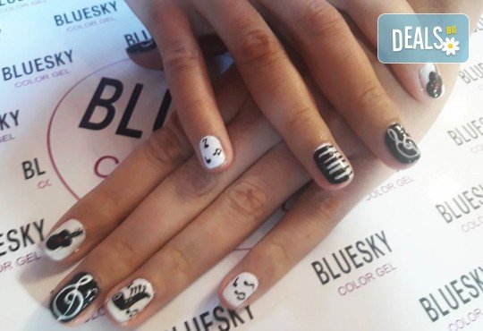 Viva la musica! Маникюр с гел лак BlueSky и 10 рисувани музикални декорации: ноти, музикални инструменти и други от Салон за красота Miss Beauty - Снимка 1