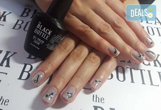 Viva la musica! Маникюр с гел лак BlueSky и 10 рисувани музикални декорации: ноти, музикални инструменти и други от Салон за красота Miss Beauty - Снимка 8