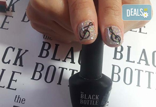 Viva la musica! Маникюр с гел лак BlueSky и 10 рисувани музикални декорации: ноти, музикални инструменти и други от Салон за красота Miss Beauty - Снимка 7