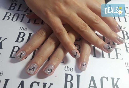 Viva la musica! Маникюр с гел лак BlueSky и 10 рисувани музикални декорации: ноти, музикални инструменти и други от Салон за красота Miss Beauty - Снимка 9