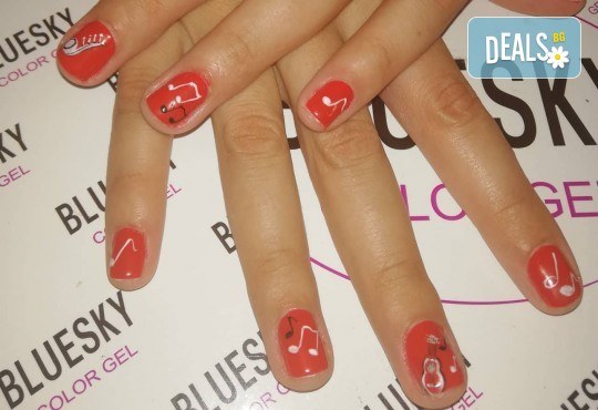 Viva la musica! Маникюр с гел лак BlueSky и 10 рисувани музикални декорации: ноти, музикални инструменти и други от Салон за красота Miss Beauty - Снимка 3