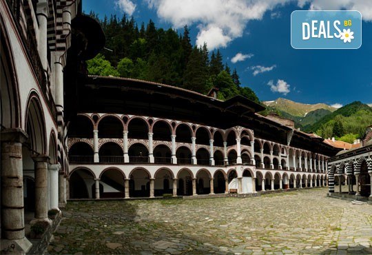 Лятна екскурзия до Рилския манастир, Седемте Рилски езера и Паничище! 1 нощувка и закуска, транспорт от Плевен или София и планински водач - Снимка 2