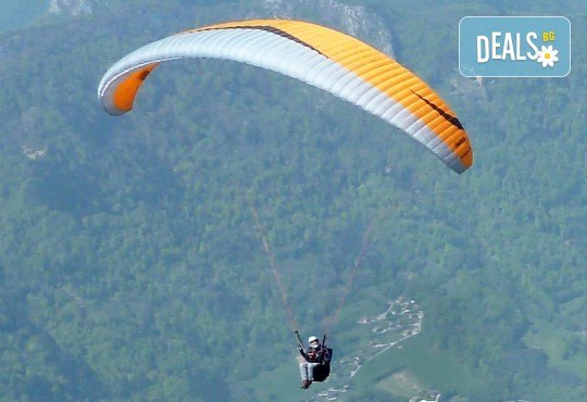Тандемен полет с парапланер край Витоша, Чепън планина до Драгоман и Конявска планина до Кюстендил + видеозаснемане от Para Emotion - Снимка 1