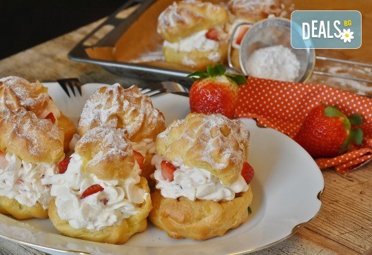 100 броя хапки Романтична Франция - мини кроасан сандвич, тарталети и сладки еклери от Kулинарна работилница Деличи - Снимка 1