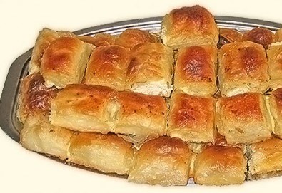 1 или 2 килограма домашна баница със сирене на хапки от Работилница за вкусотии РАВИ + включена доставка за цяла София